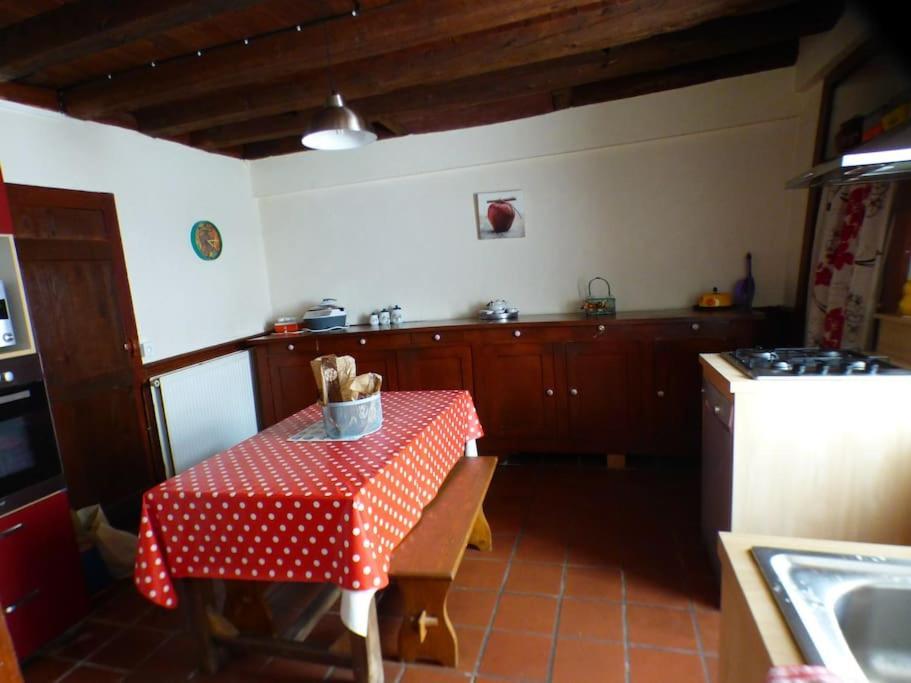 Maison Familiale Pour 8 Saint-Aventin Eksteriør billede